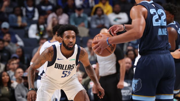Derrick Jones Jr. put on a show for the Dallas Mavericks in Memphis.